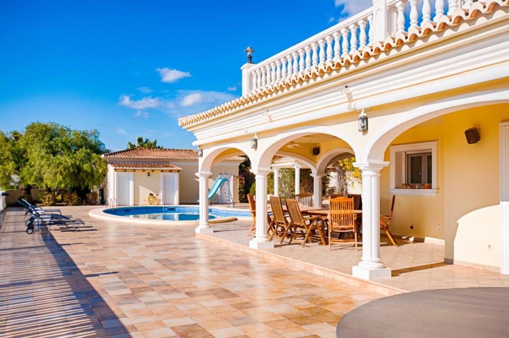 5 bed villas in Moraira