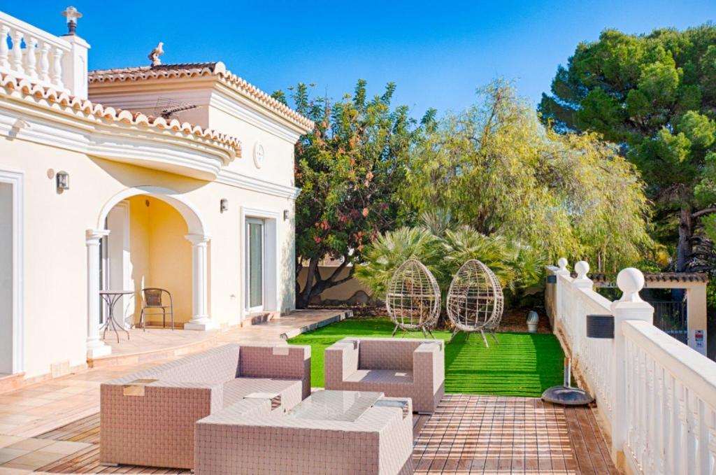 5 bed villas in Moraira