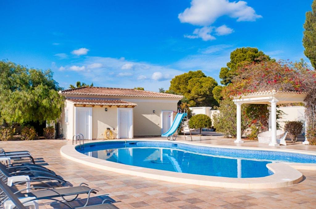 5 bed villas in Moraira