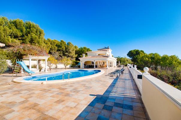 5 bed villas in Moraira