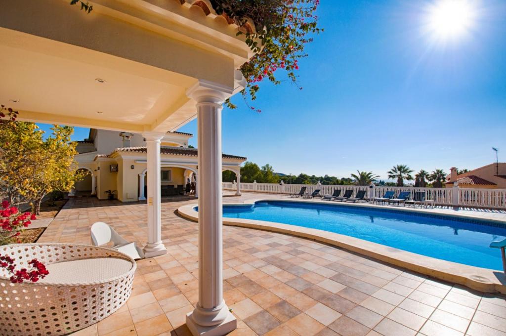 5 bed villas in Moraira