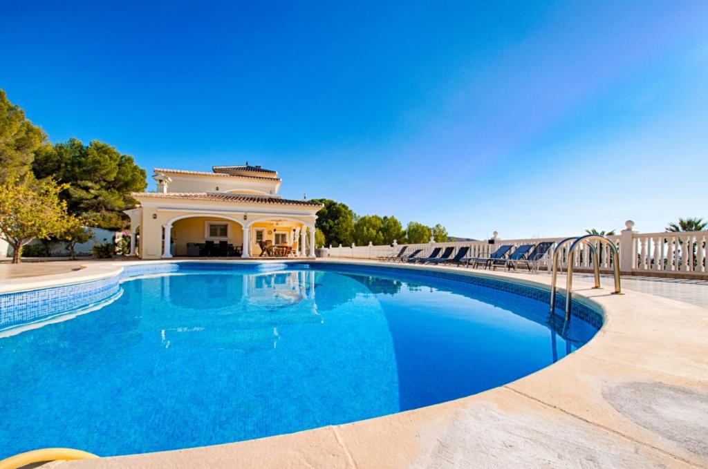 5 bed villas in Moraira
