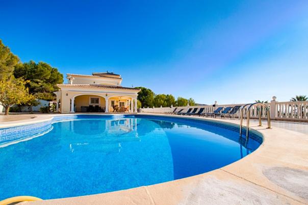5 bed villas in Moraira