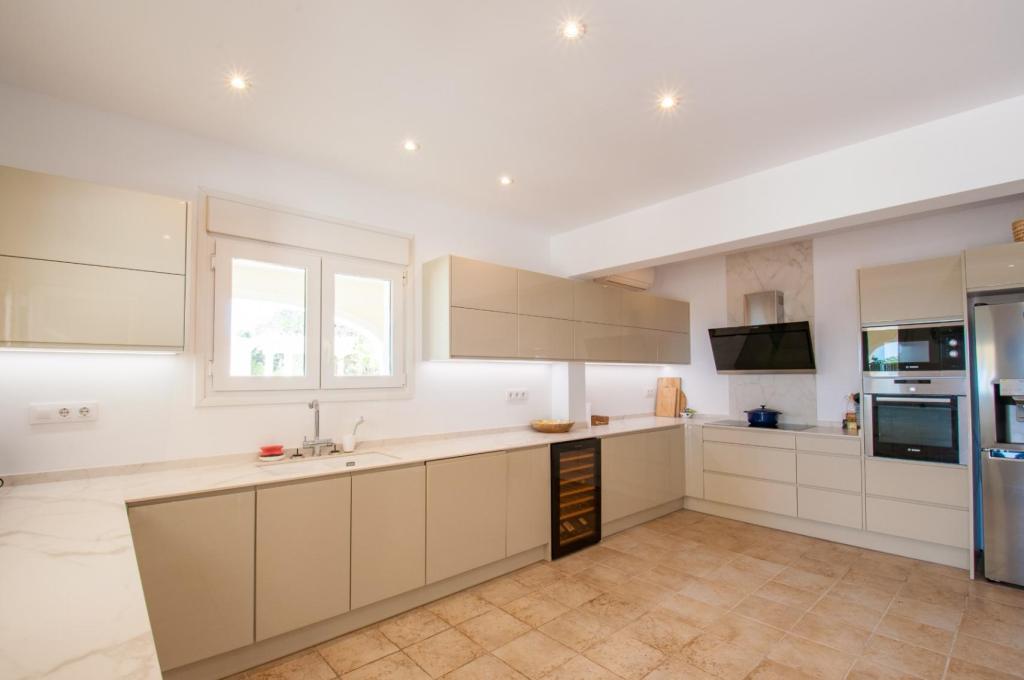 5 bed villas in Moraira