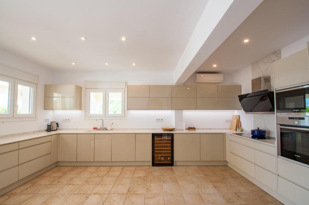 5 bed villas in Moraira