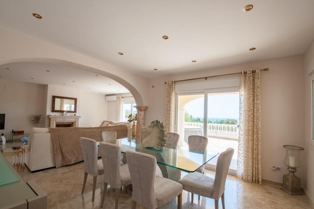 5 bed villas in Moraira