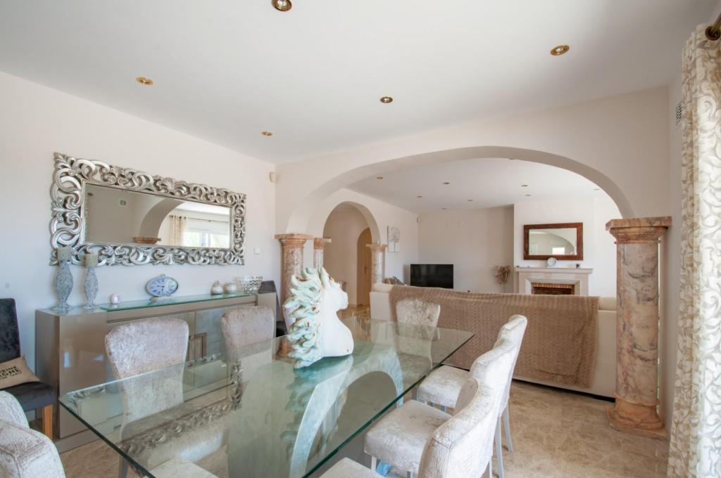 5 bed villas in Moraira