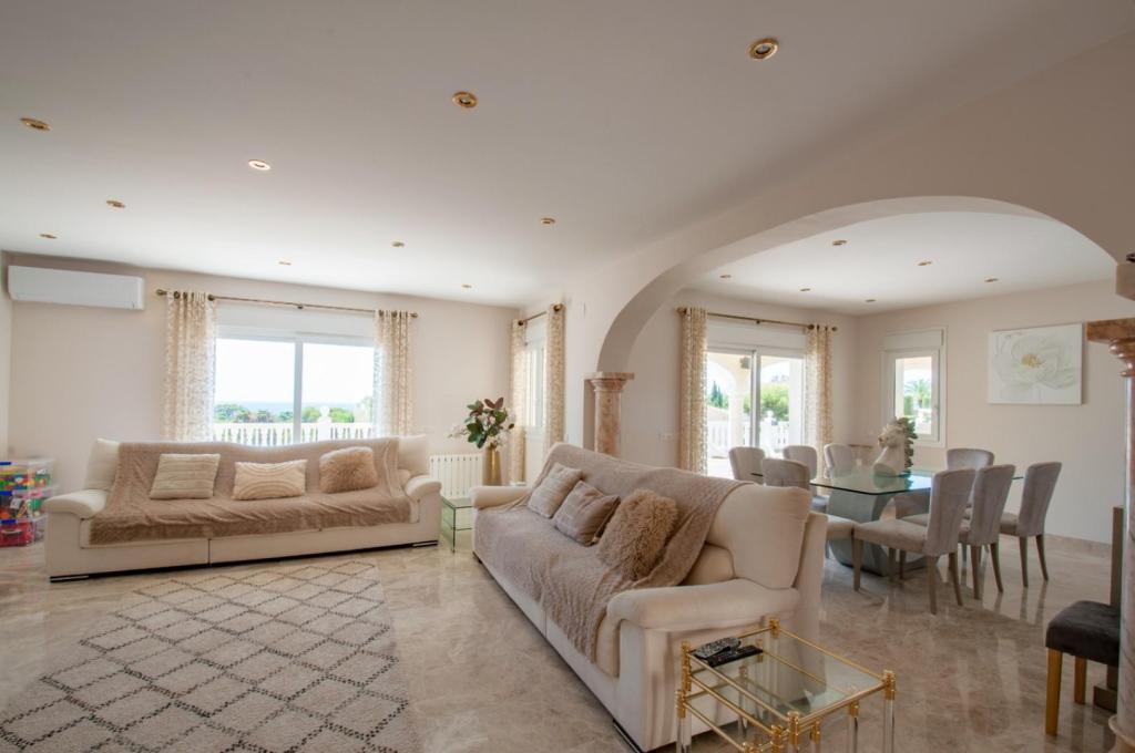 5 bed villas in Moraira