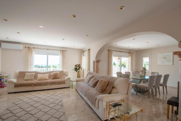 5 bed villas in Moraira