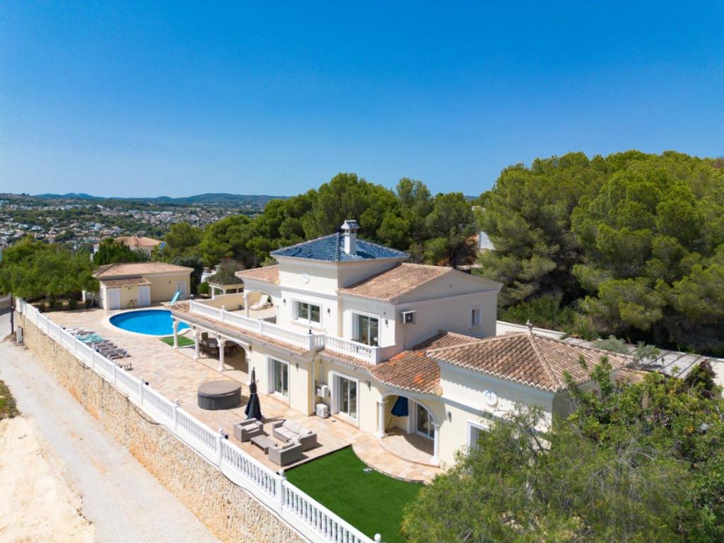 5 bed villas in Moraira