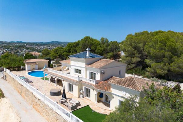 5 bed villas in Moraira