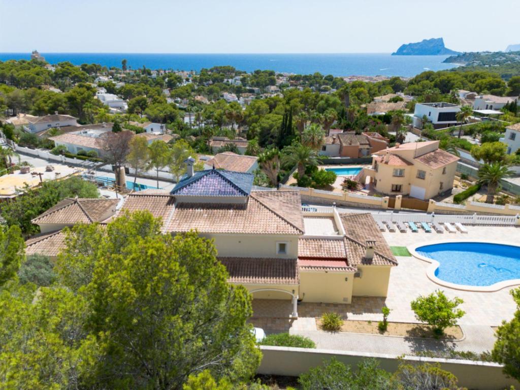 5 bed villas in Moraira
