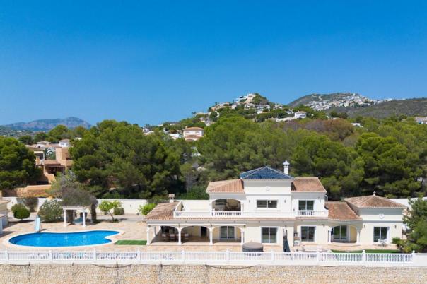 5 bed villas in Moraira