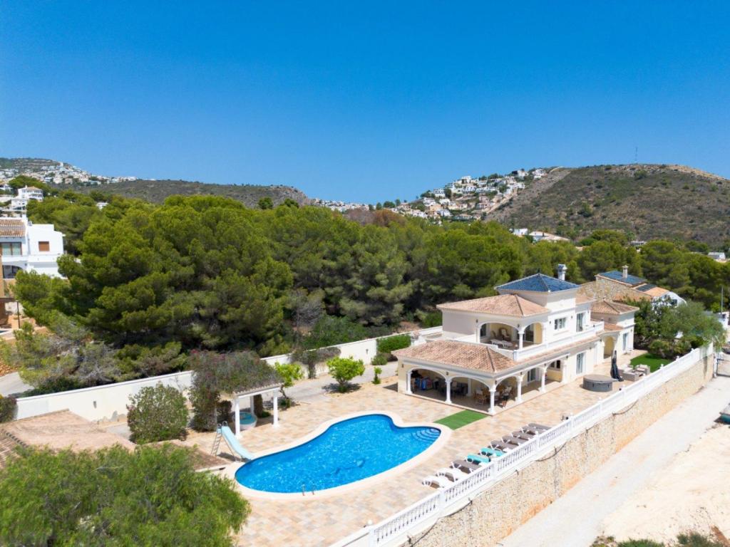 5 bed villas in Moraira