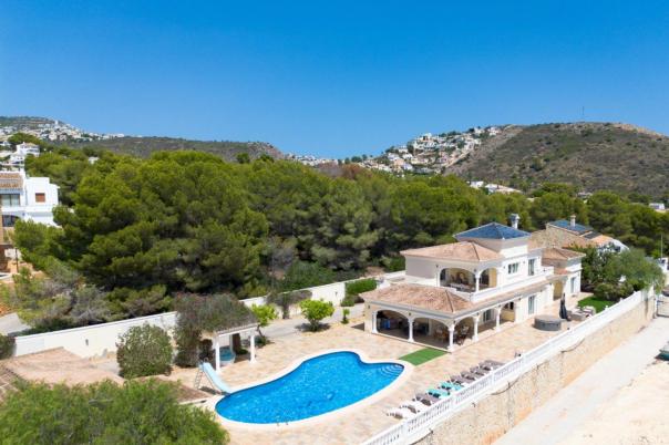 5 bed villas in Moraira