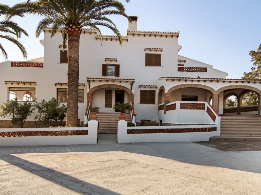 6 bed villa in Denia