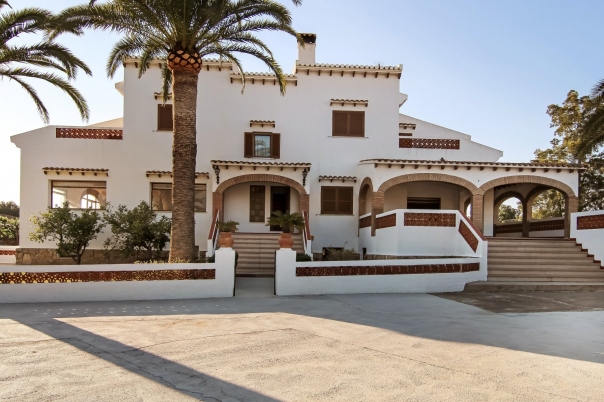 6 bed villa in Denia