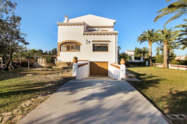 6 bed villa in Denia