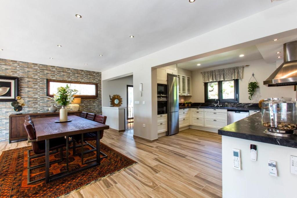 4 bed villas in Moraira