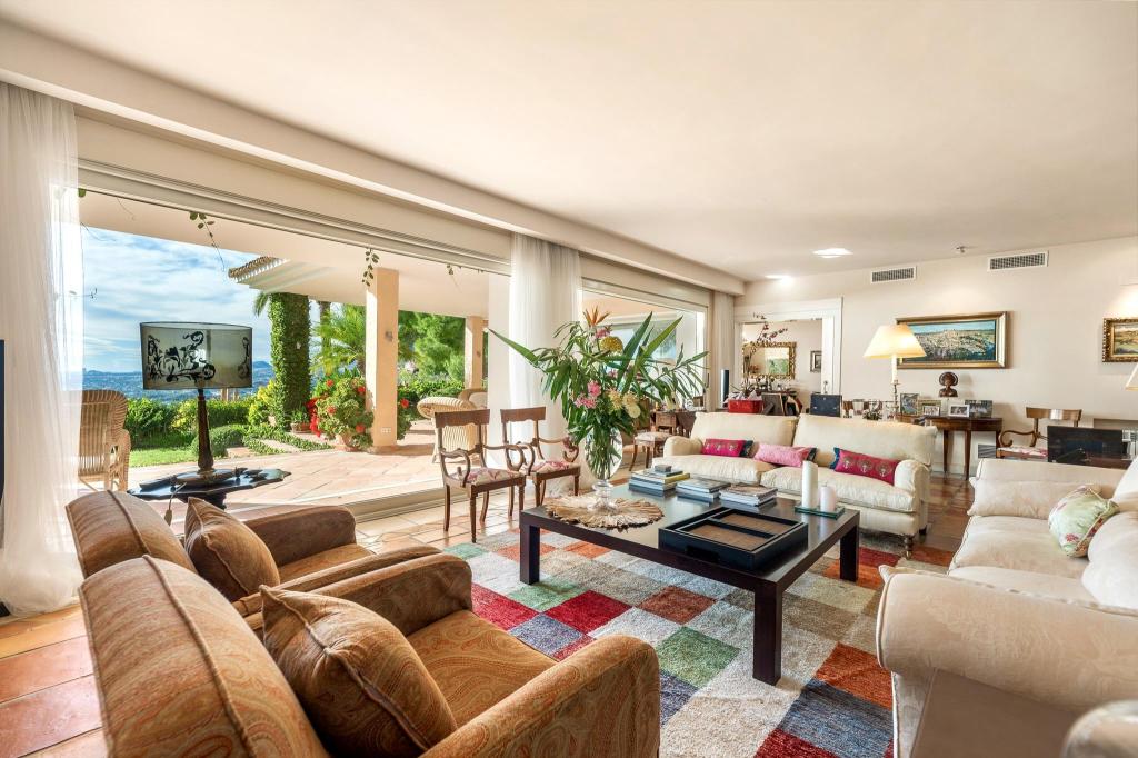 9 bed villa in Altea