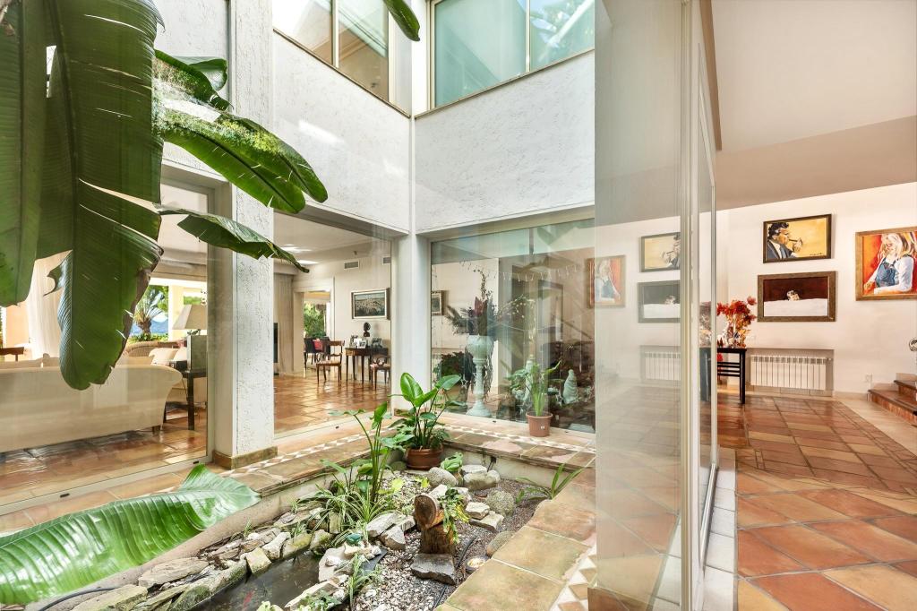 9 bed villa in Altea