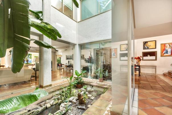 9 bed villa in Altea