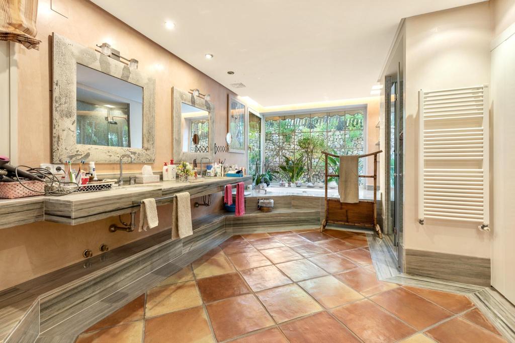 9 bed villa in Altea