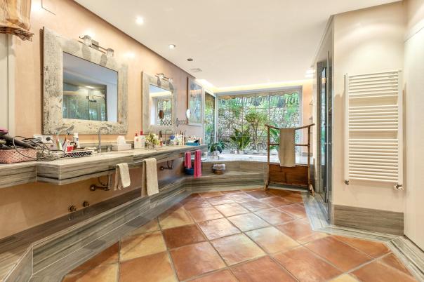 9 bed villa in Altea