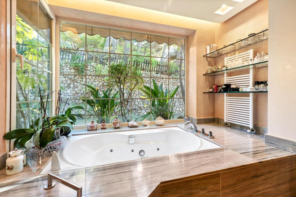 9 bed villa in Altea