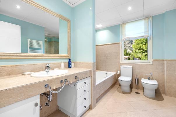 9 bed villa in Altea