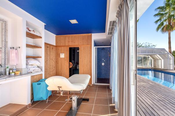 9 bed villa in Altea