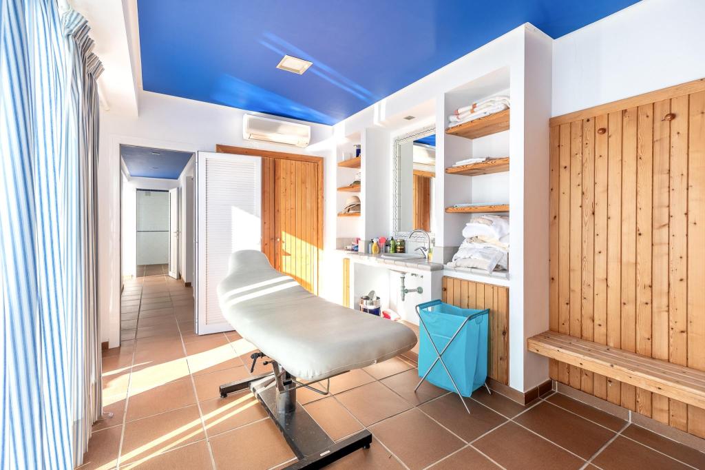 9 bed villa in Altea