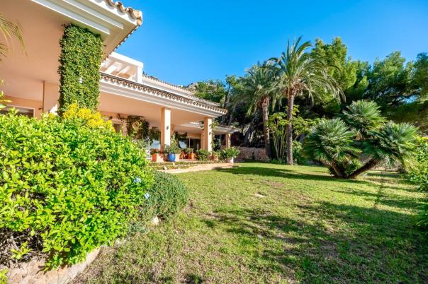 9 bed villa in Altea