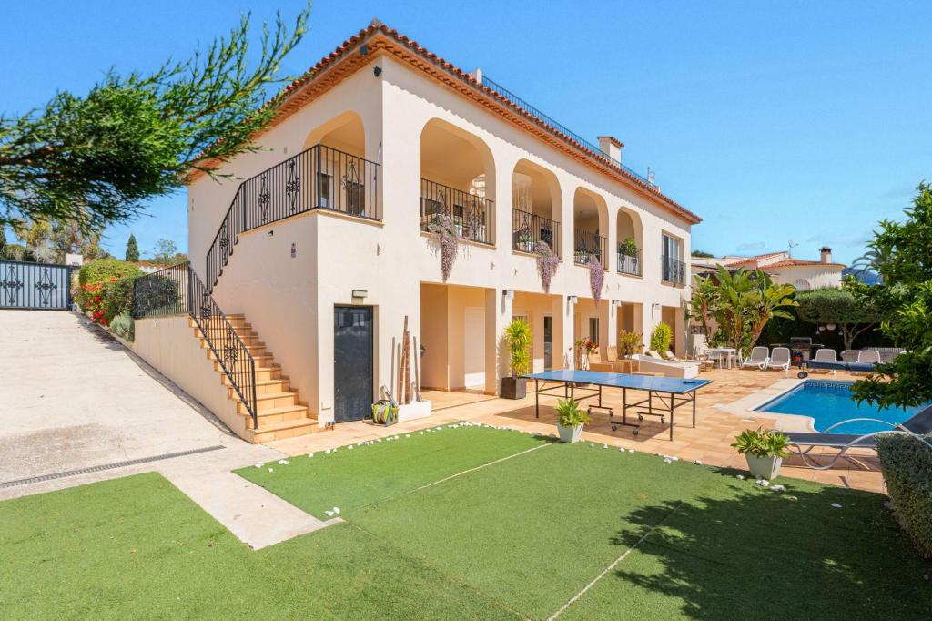 6 bed villa in Alfaz del Pi