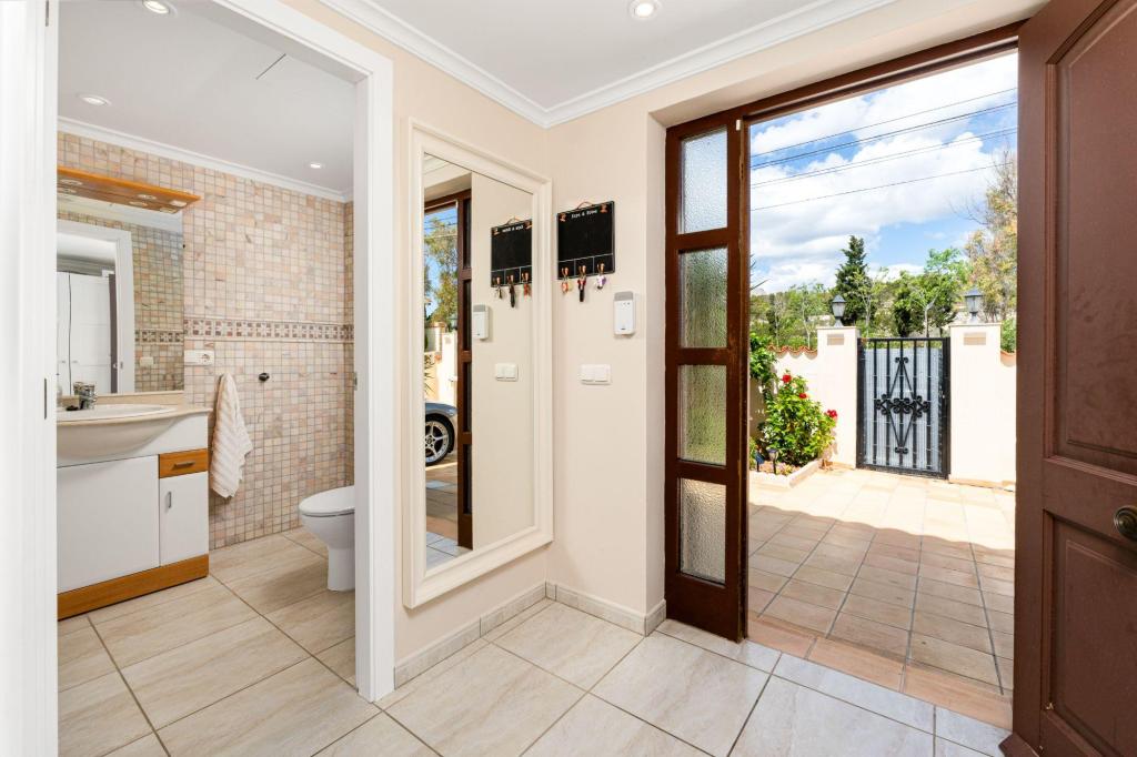 6 bed villa in Alfaz del Pi