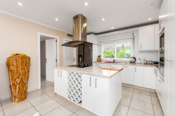 6 bed villa in Alfaz del Pi