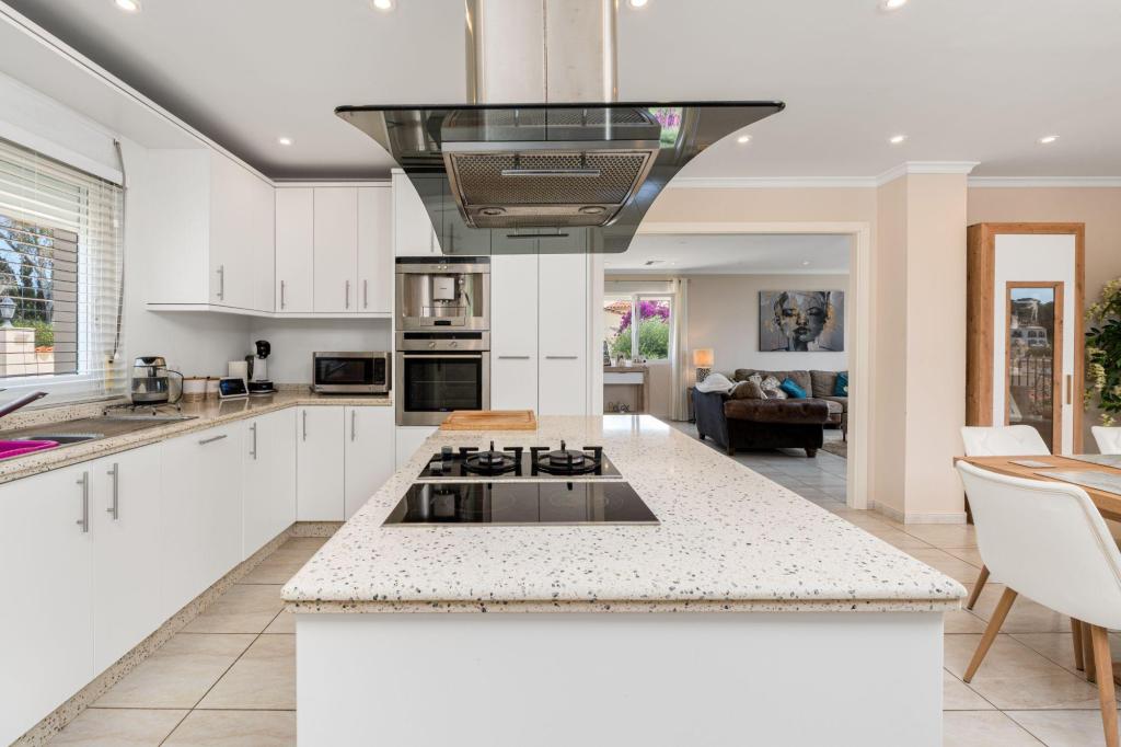 6 bed villa in Alfaz del Pi