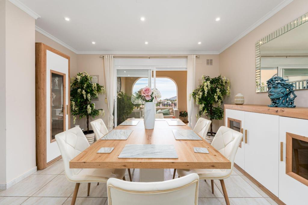 6 bed villa in Alfaz del Pi