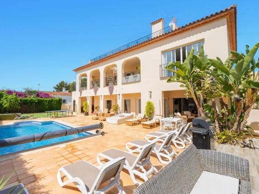 6 bed villa in Alfaz del Pi