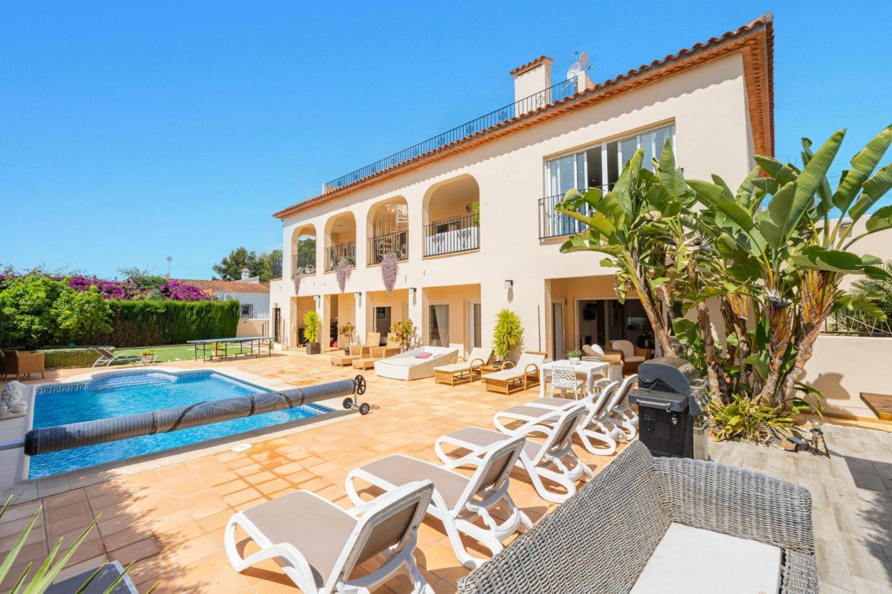 6 bed villa in Alfaz del Pi
