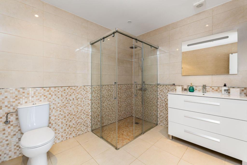 6 bed villa in Alfaz del Pi