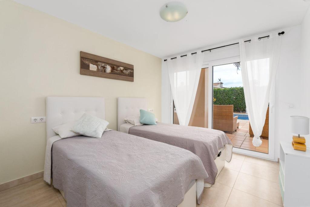 6 bed villa in Alfaz del Pi