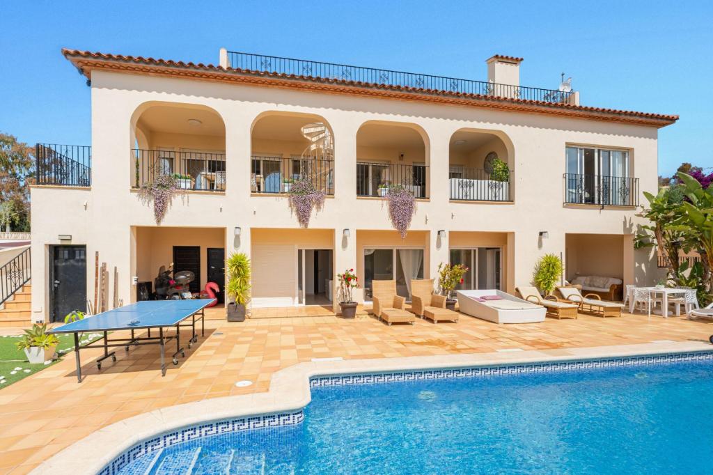 6 bed villa in Alfaz del Pi