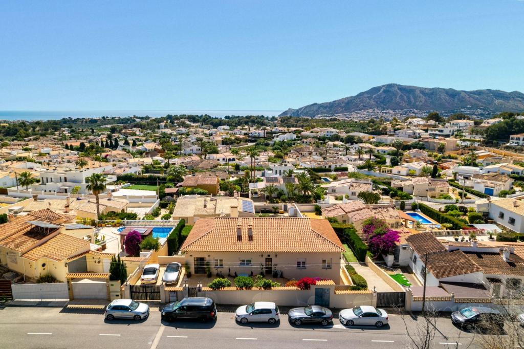 6 bed villa in Alfaz del Pi