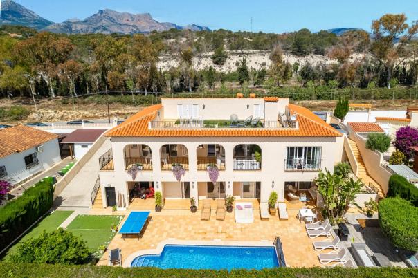 6 bed villa in Alfaz del Pi