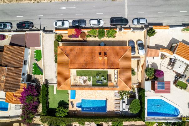 6 bed villa in Alfaz del Pi