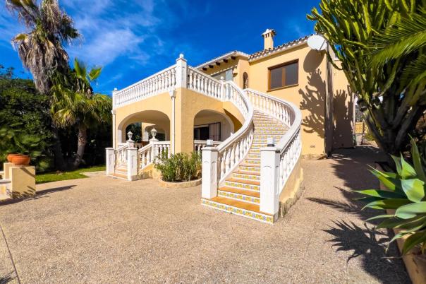3 bed villas in Moraira