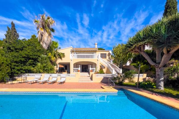 3 bed villas in Moraira