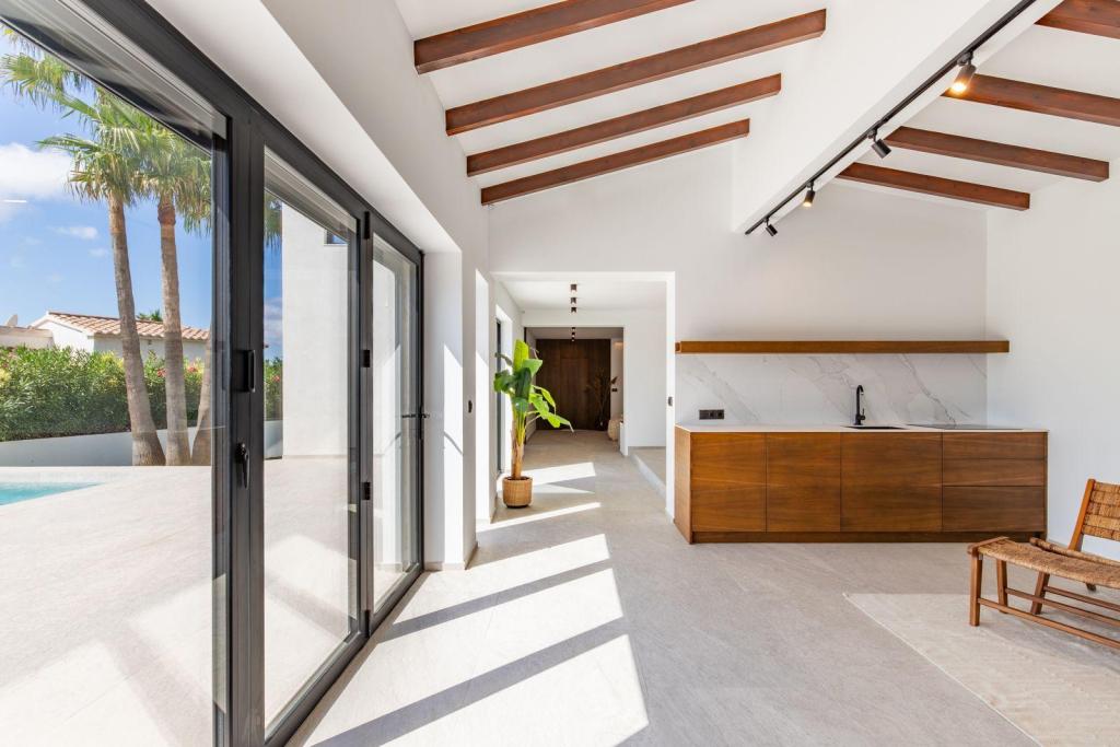 5 bed villas in Moraira