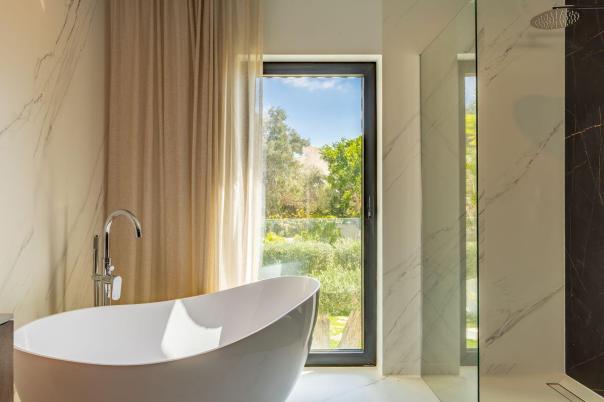 5 bed villas in Moraira